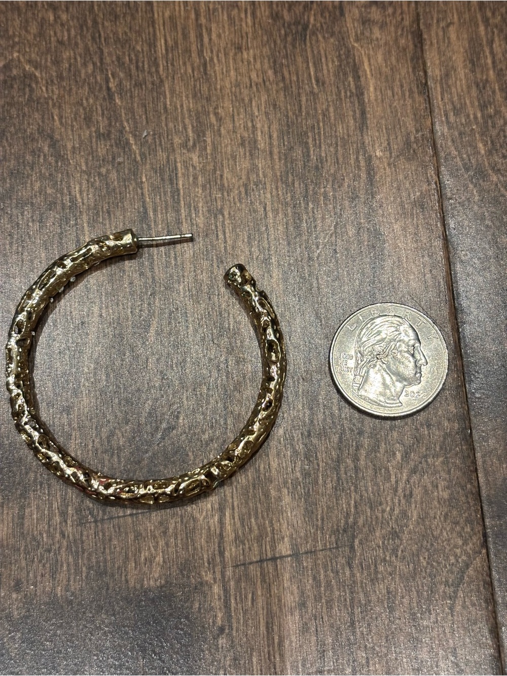 Kendra Scott Maggie Gold Filigree Hoop Earrings - Elegant Women's Jewelry - Picture 4 of 4